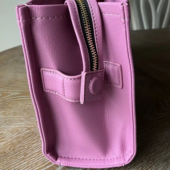 MARC Jacobs THE TOTE NWT Rare Color bag in purple haze. - Picture 4 of 14